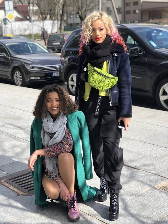 Nombeko Augustė (kairėje) bei Klaudia Keziah