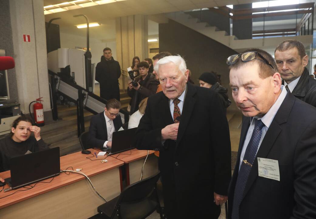 Lietuviai balsuoja savivaldybių tarybų ir merų rinkimuose