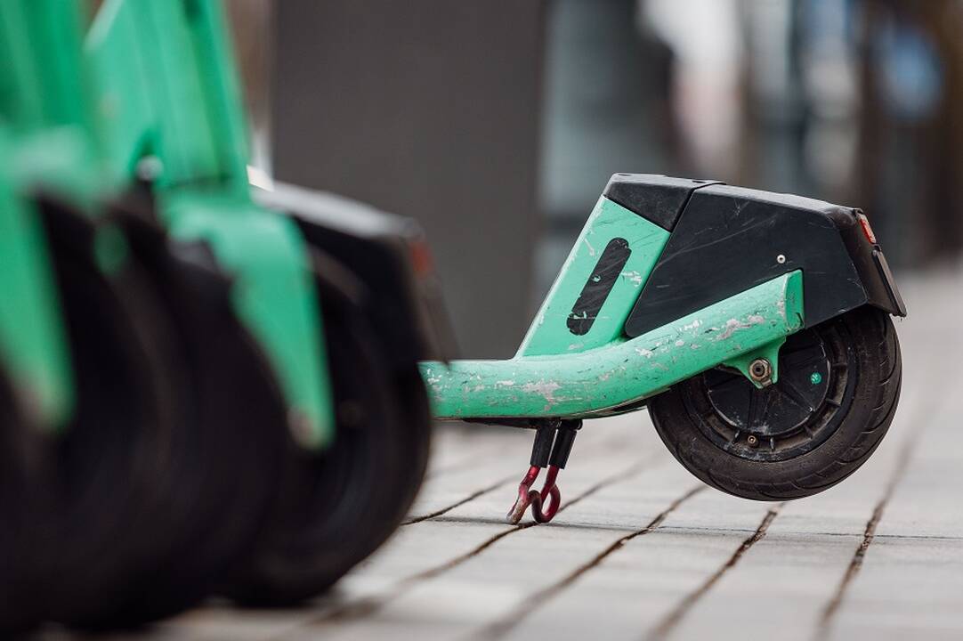 Per savaitę Vilniuje nutempta pusšimtis dalijimosi platformų paspirtukų, dviračių