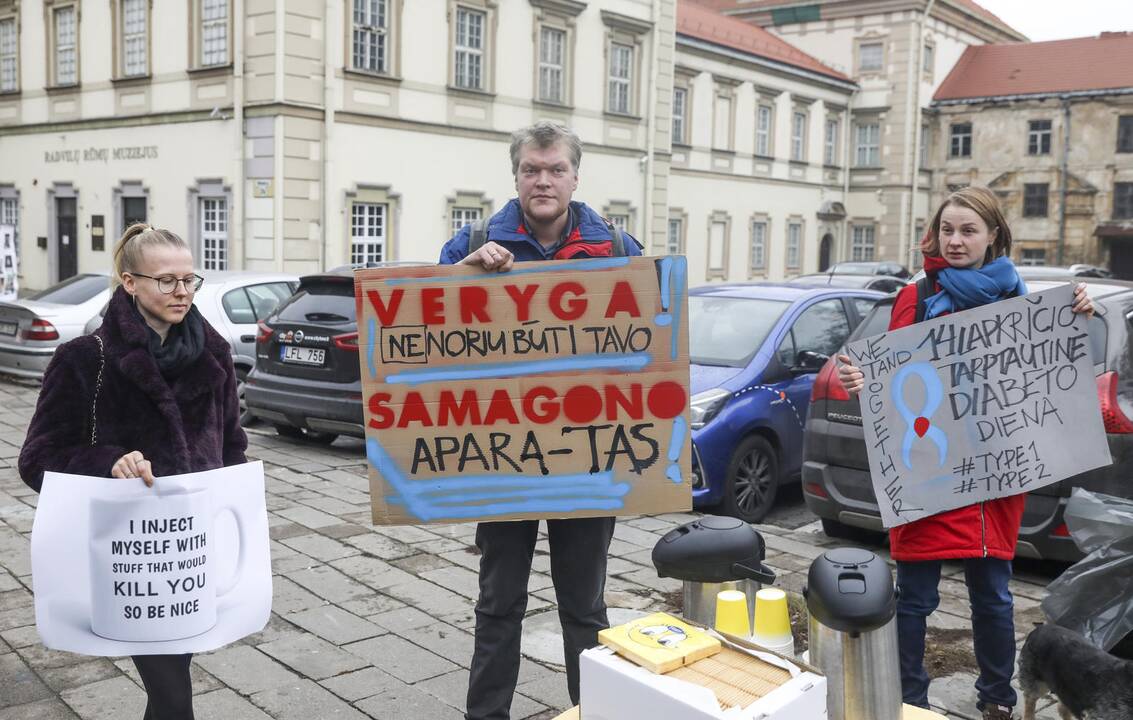 Sergantieji cukriniu diabetu prie SAM surengė piketą