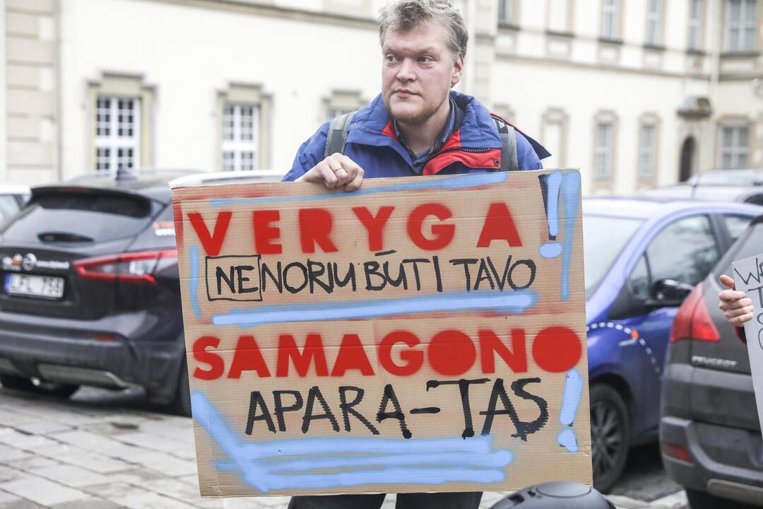Sergantieji cukriniu diabetu prie SAM surengė piketą