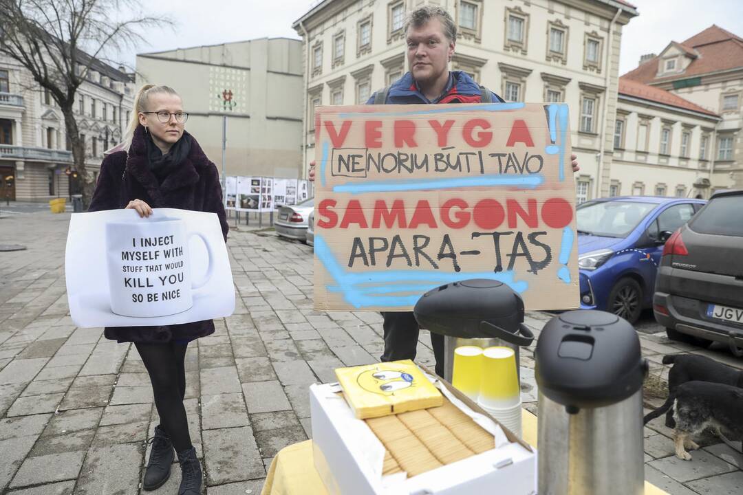 Sergantieji cukriniu diabetu prie SAM surengė piketą