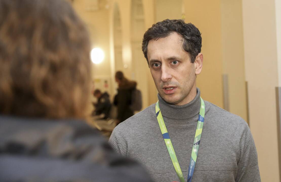 Vilniuje nusileido lėktuvas su keleiviu, kuriam įtariama užkrečiama liga