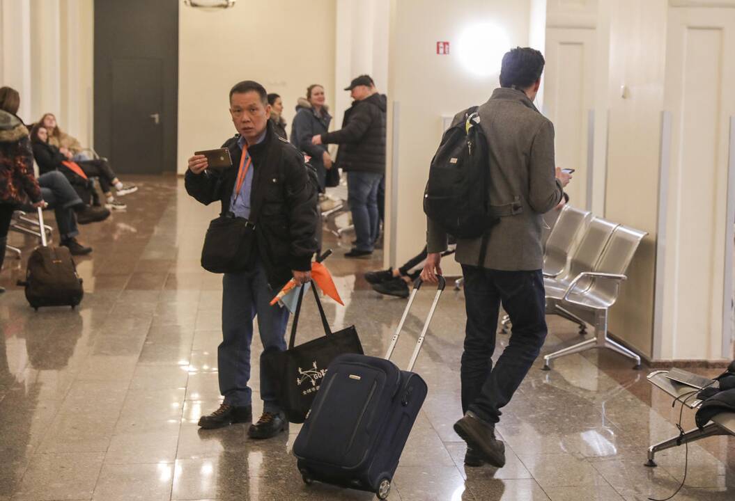 Vilniuje nusileido lėktuvas su keleiviu, kuriam įtariama užkrečiama liga