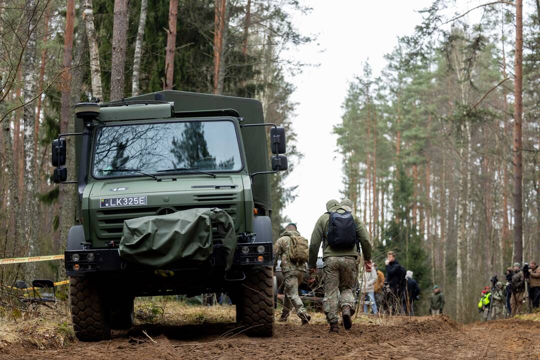 Tęsiasi dingusių JAV karių paieška