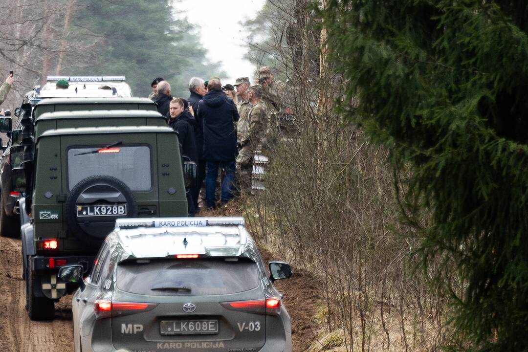 Tęsiasi dingusių JAV karių paieška