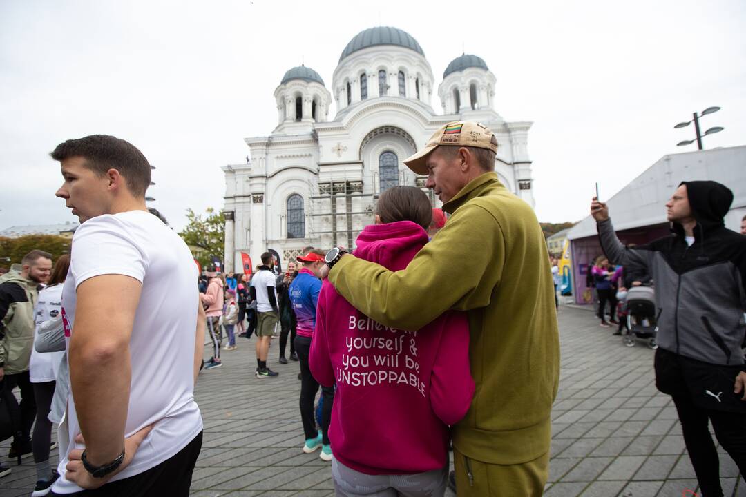 Laisvės alėją užtvindė bėgikai