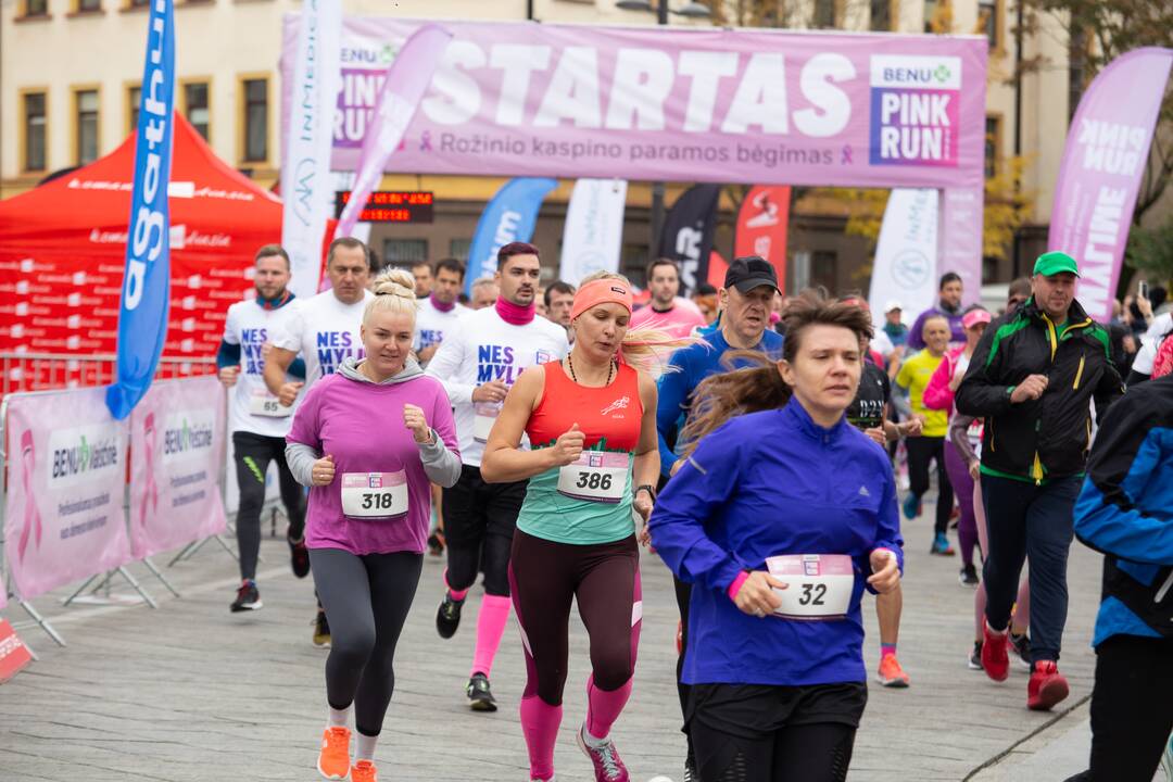 Laisvės alėją užtvindė bėgikai
