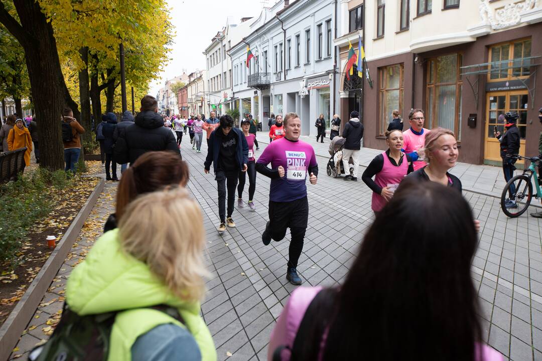 Laisvės alėją užtvindė bėgikai