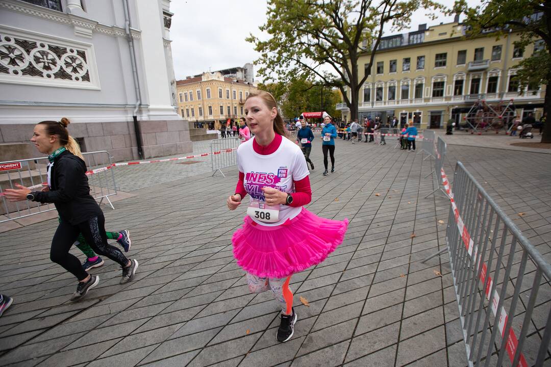 Laisvės alėją užtvindė bėgikai