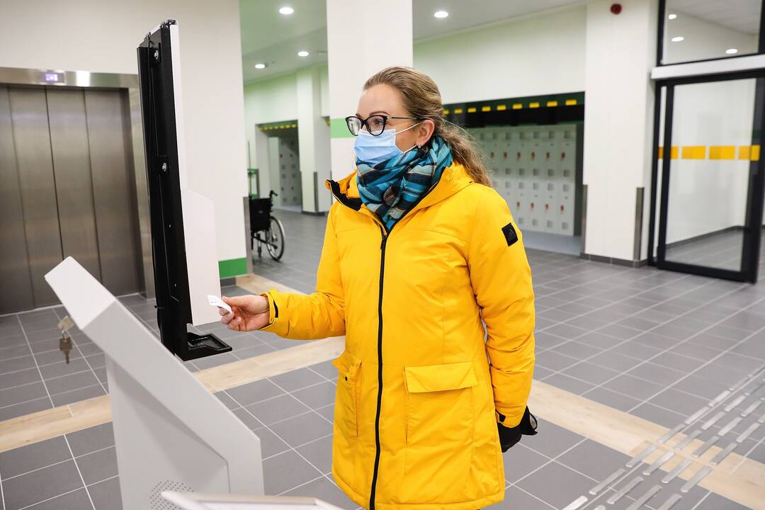 Kauno klinikose COVID-19 vakcina pradėti skiepyti medikai