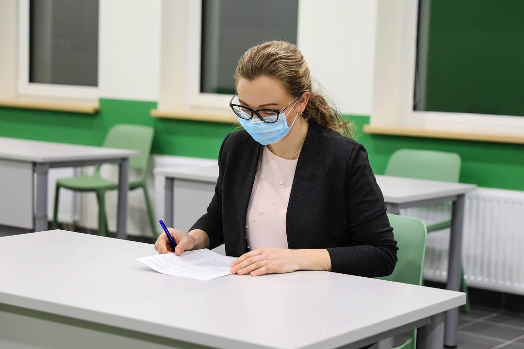 Kauno klinikose COVID-19 vakcina pradėti skiepyti medikai