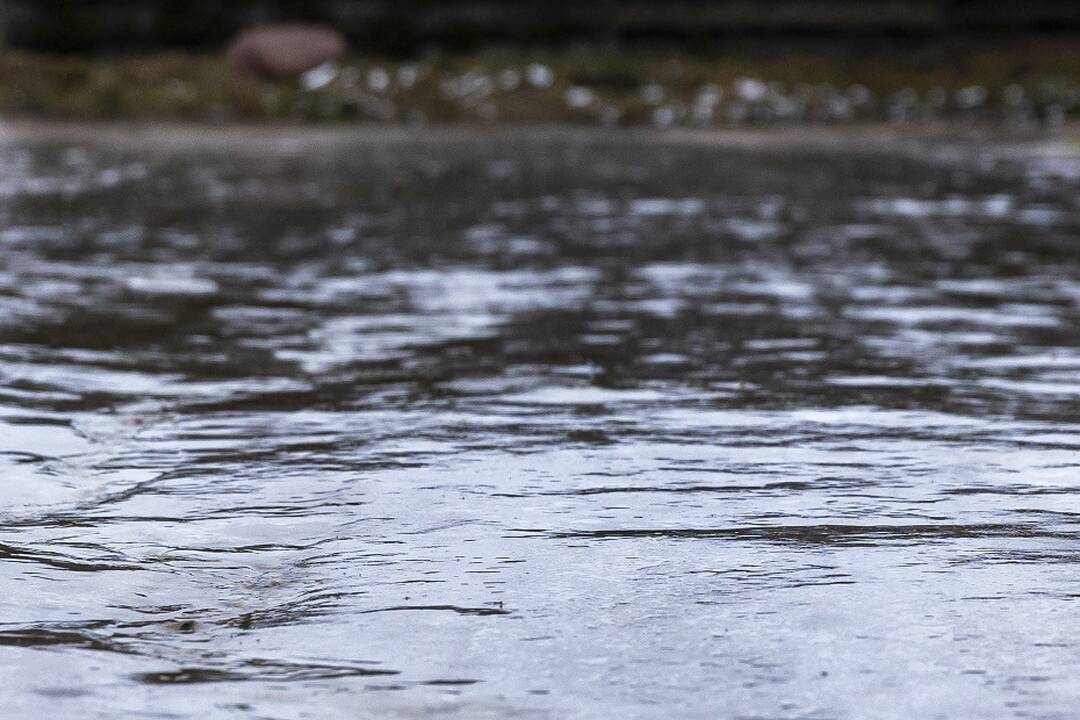 Eismo sąlygas keliuose sunkina lijundra ir plikledis