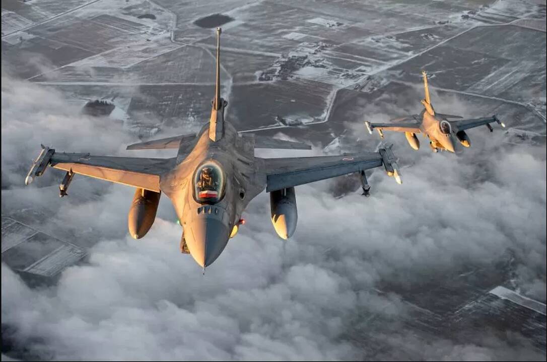 NATO naikintuvai du kartus lydėjo Rusijos orlaivius