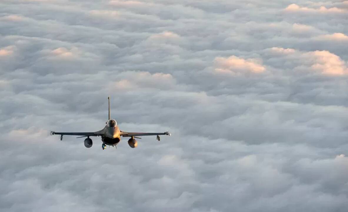 NATO naikintuvai per savaitę vieną kartą lydėjo Rusijos orlaivį