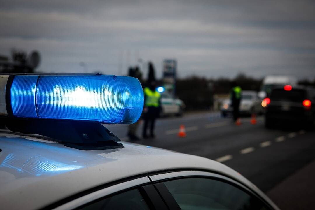 Tranzitu per Lietuvą vykę ukrainiečiai apiplėšti panaudojus policijos automobilio švyturėlį