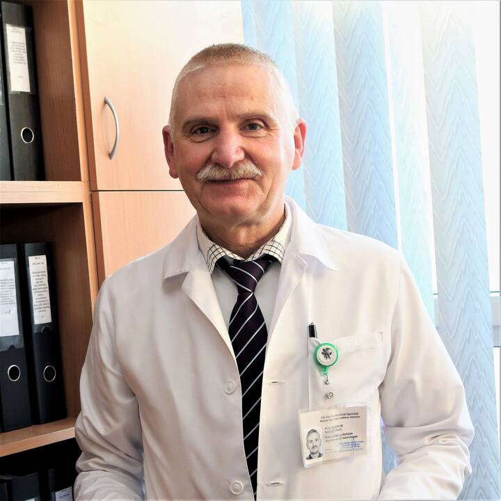Prof. Albinas Naudžiūnas (kairėje)