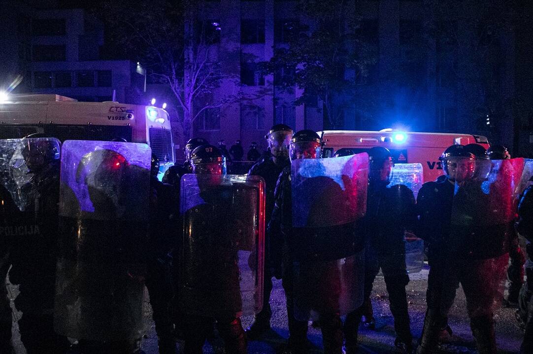 VST darbuotoja apie riaušes prie Seimo: smūgis, sprogimas, skausmas
