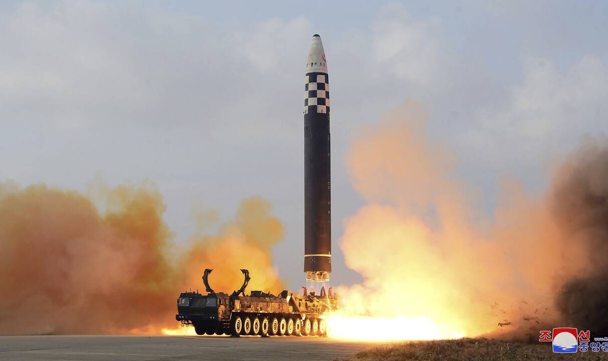 Šiaurės Korėja paskelbė naują šventę, skirtą pažymėti balistinės raketos bandymą
