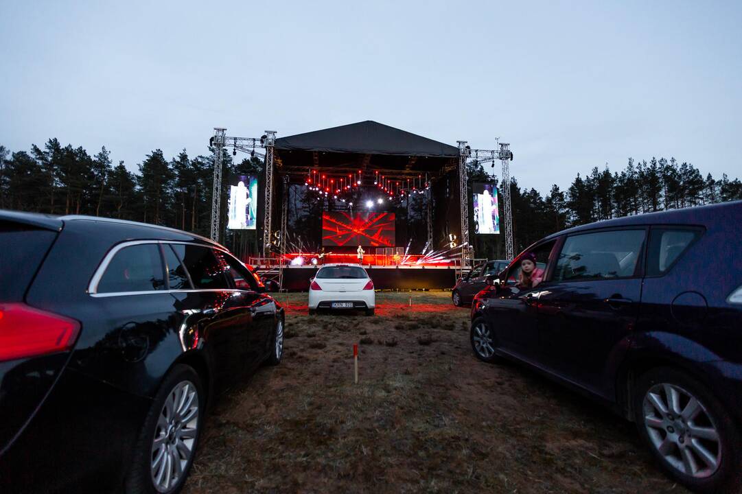 Paluknyje startavo „Drive in Live“ koncertų ciklas
