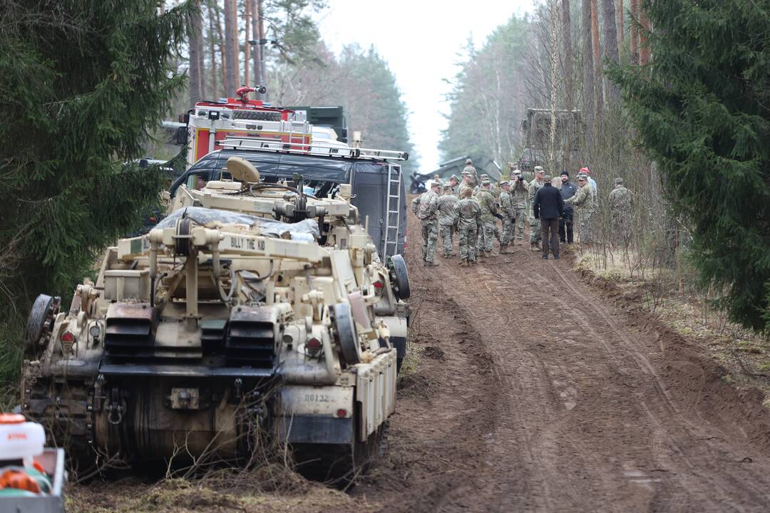 Tęsiasi dingusių JAV karių paieška