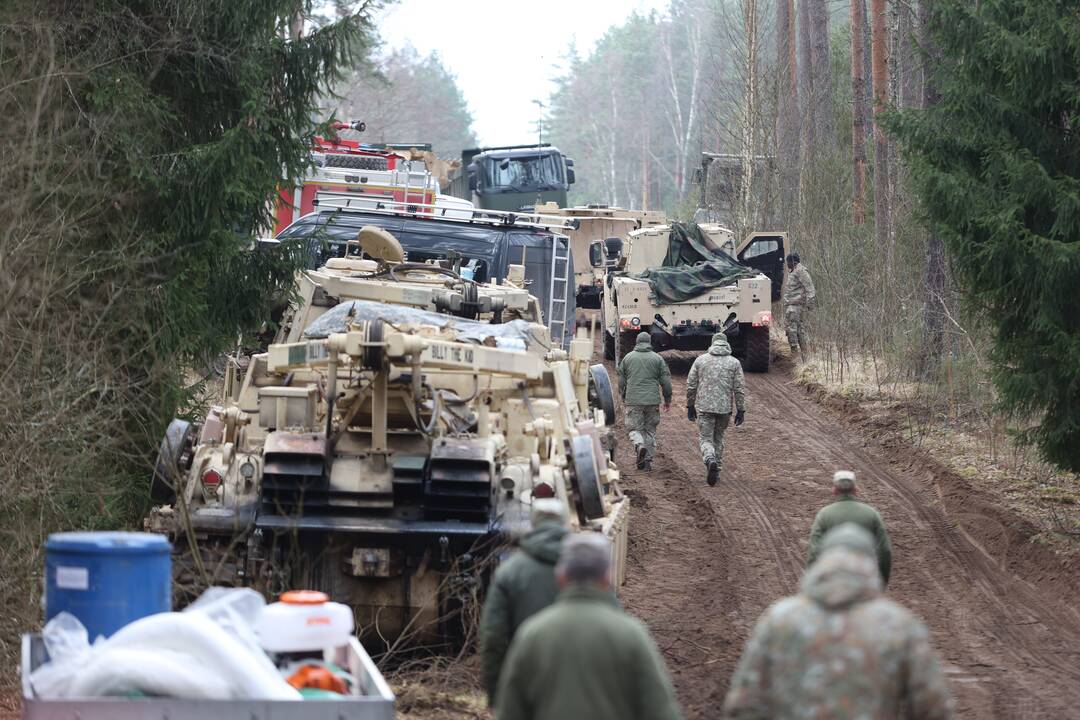 Tęsiasi dingusių JAV karių paieška