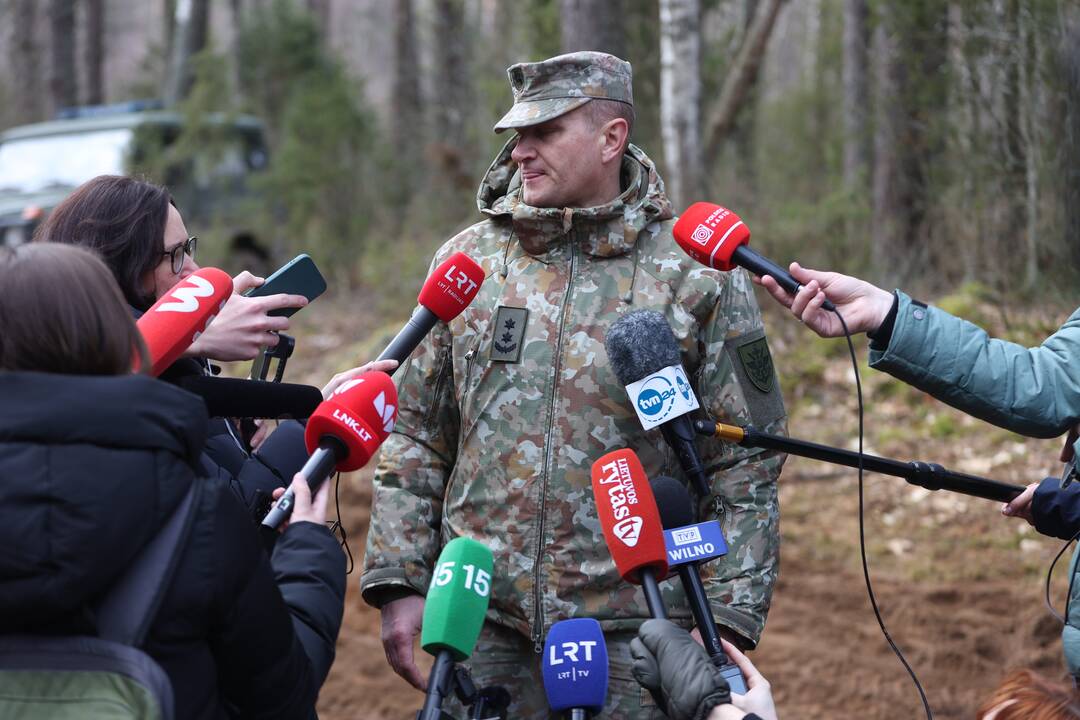 Tęsiasi dingusių JAV karių paieška