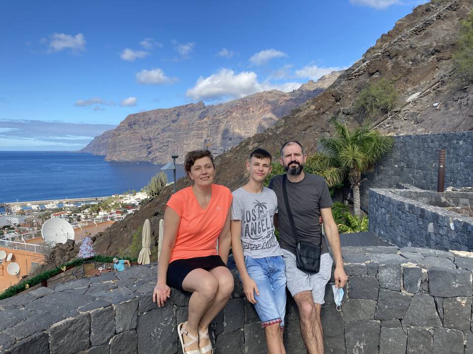 Drauge: Zalieskų šeimą sieja ne tik bendros vertybės, bet ir kelionių aistra. Fotografija atminimui iš Tenerifės.