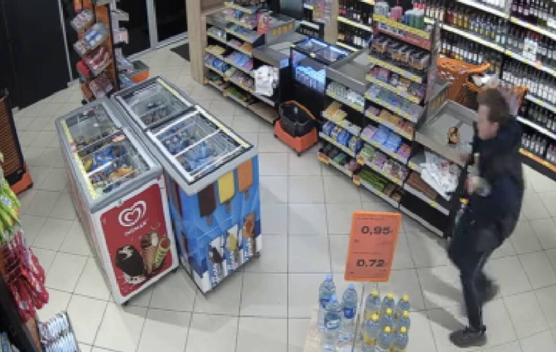 Kauno policijos pareigūnai aiškinasi, kas nesusimokėjo už alkoholinius gėrimus