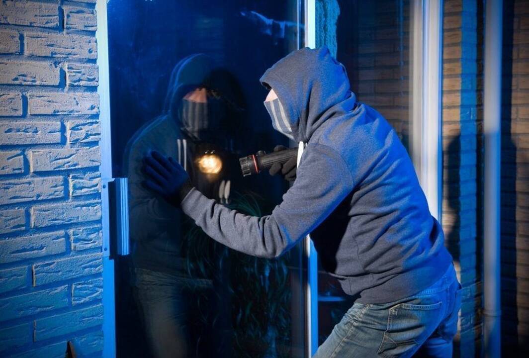 Vilniuje į kotedžą įsilaužę vagys savininkams padarė 8 tūkst. eurų nuostolį