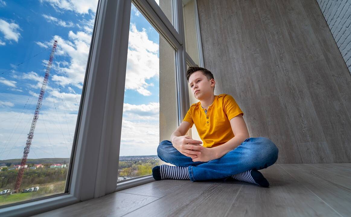 Pagalba: kai pavargsta akys, ir vaikams, ir suaugusiesiems padeda pratimas, kai pakaitomis žvelgiama į tolį, paskui sukoncentruojamas žvilgsnis į arti esančius objektus.