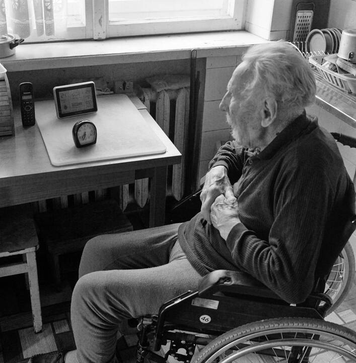 V.Šileika džiaugiasi, kad darbo dienomis jį aplanko socialinio darbuotojo padėjėjos L.Kazlauskienė ir B.Griešiuvienė.