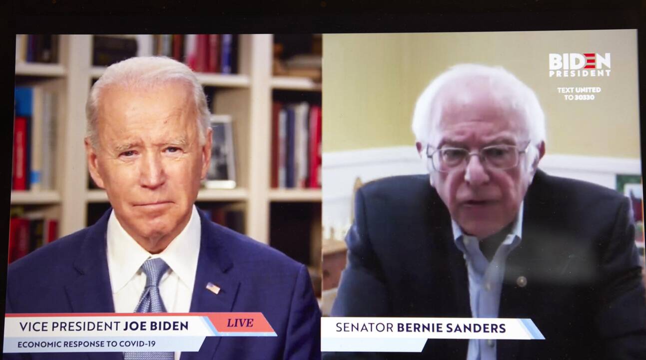 Iš JAV prezidento rinkimų kampanijos pasitraukęs B. Sandersas parėmė J. Bideną