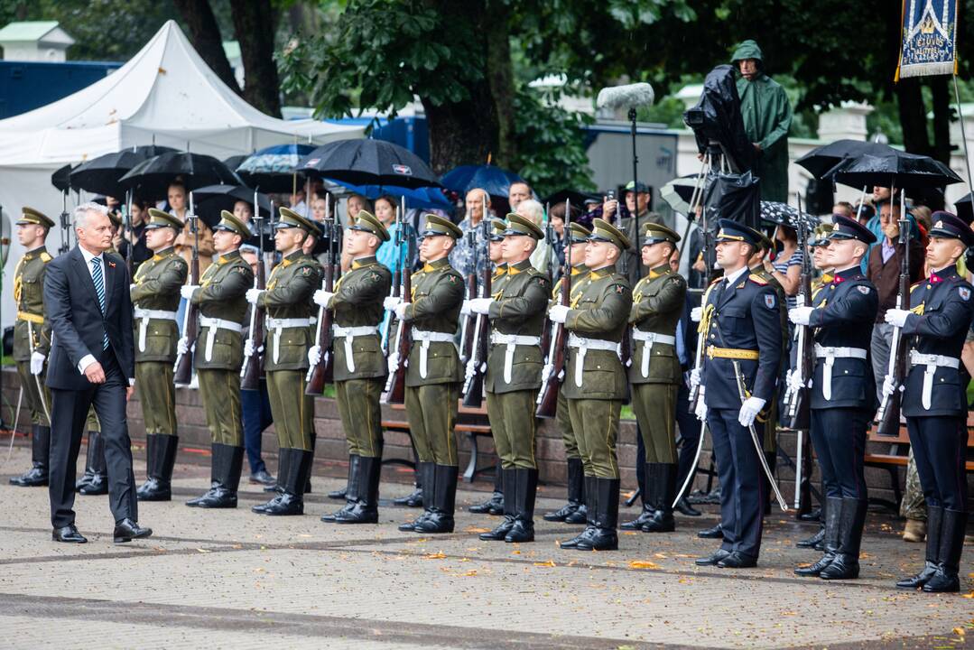 Valstybės vėliavų pakėlimo ceremonija