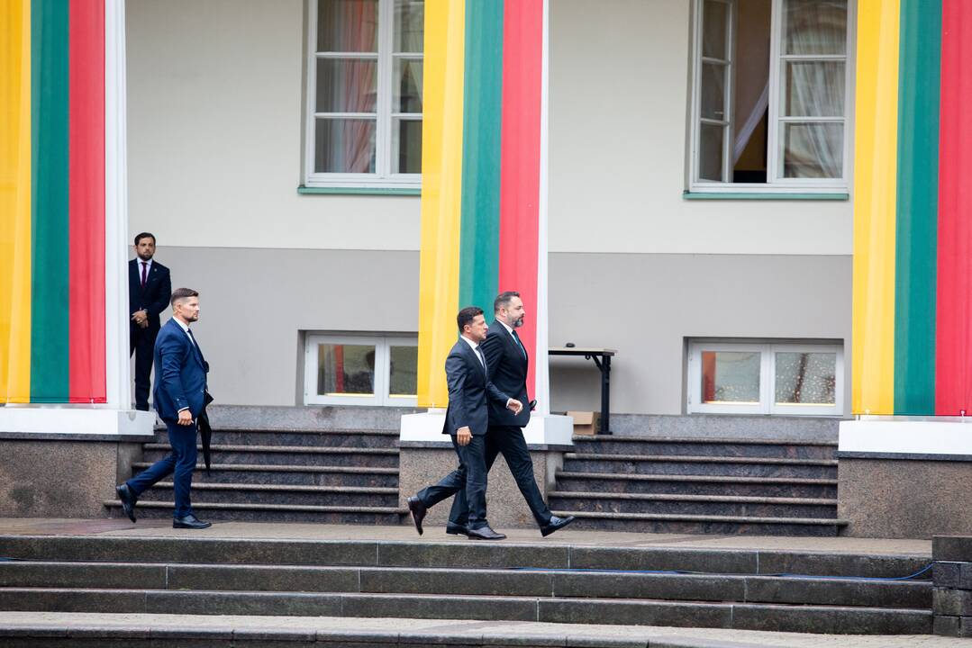 Valstybės vėliavų pakėlimo ceremonija