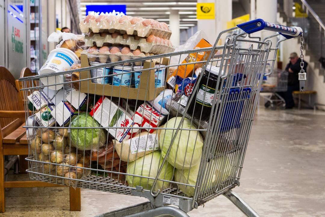 Prekybos centrų darbo laikas per šventes: kur geriau nevažiuoti