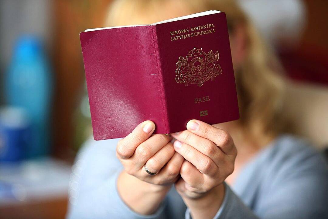 Latvijoje nuo kitų metų naujagimiams nebebus suteikiamas „nepiliečių“ statusas