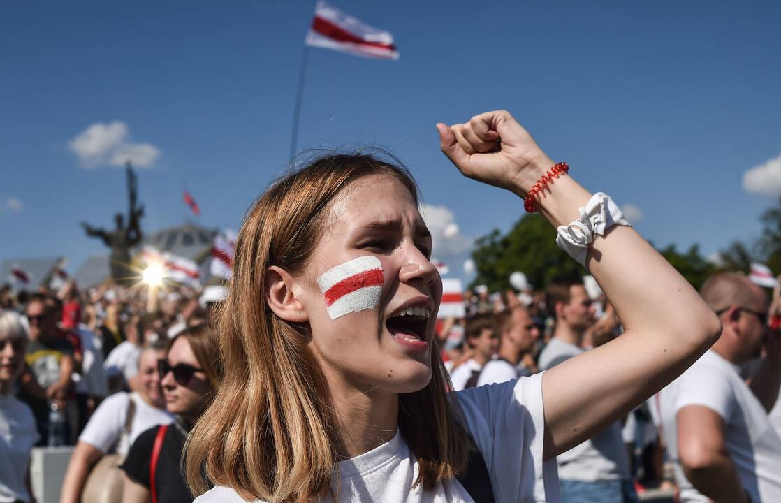 Į „Maršą už laisvę“ Minske susirinko dešimtys tūkstančių žmonių