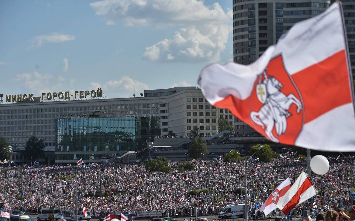 Į „Maršą už laisvę“ Minske susirinko dešimtys tūkstančių žmonių