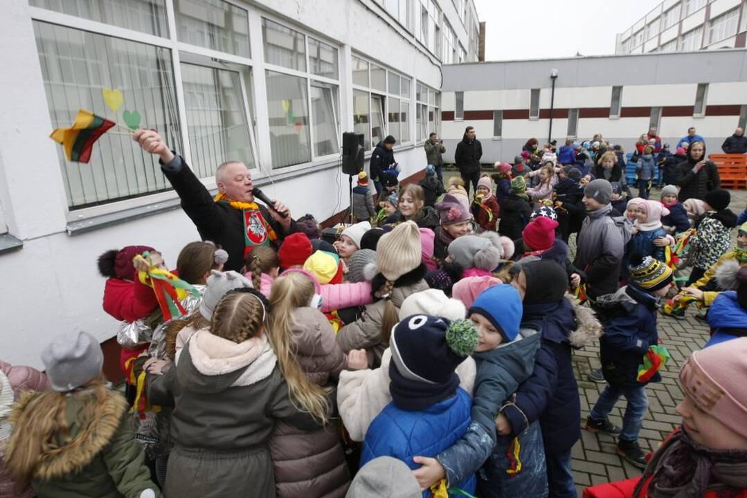 Sugrįžimas: nuo šiandien į Klaipėdos mokyklas sugrįžta pradinių klasių moksleiviai.