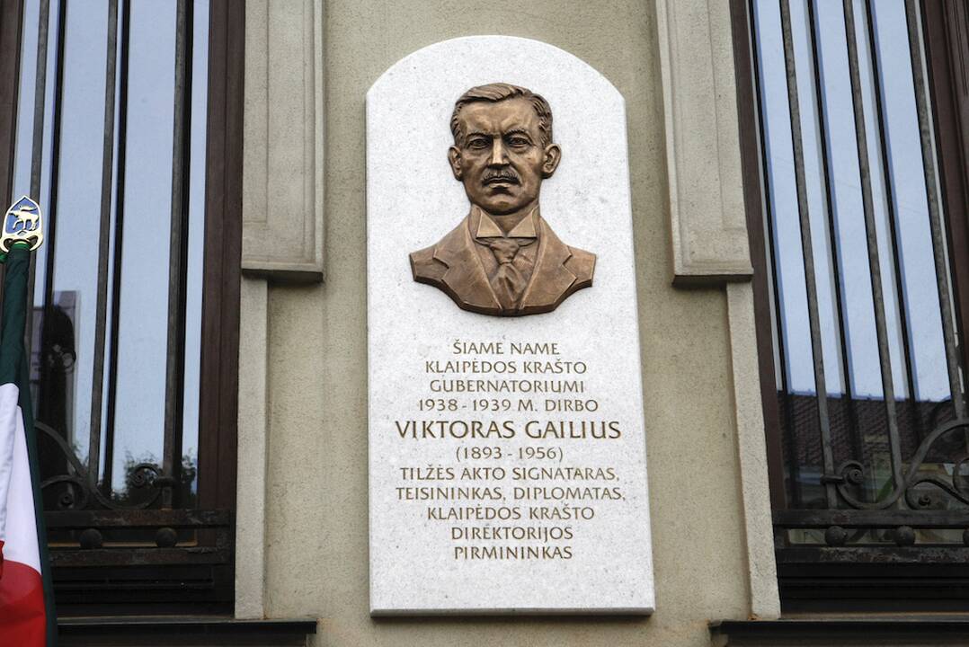 Pagerbimas: vakar vidurdienį ant Liepų g. 10 namo fasado atidengta atminimo lenta iškiliam Klaipėdos krašto veikėjui V.Gailiui.