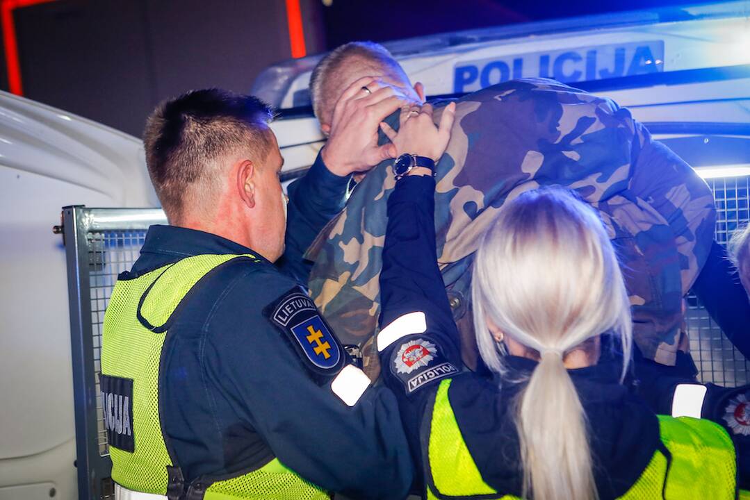 Pavėžėjo: girtus vairuotojus policininkai paprastai nugabena į areštinę tarnybiniu automobiliu.