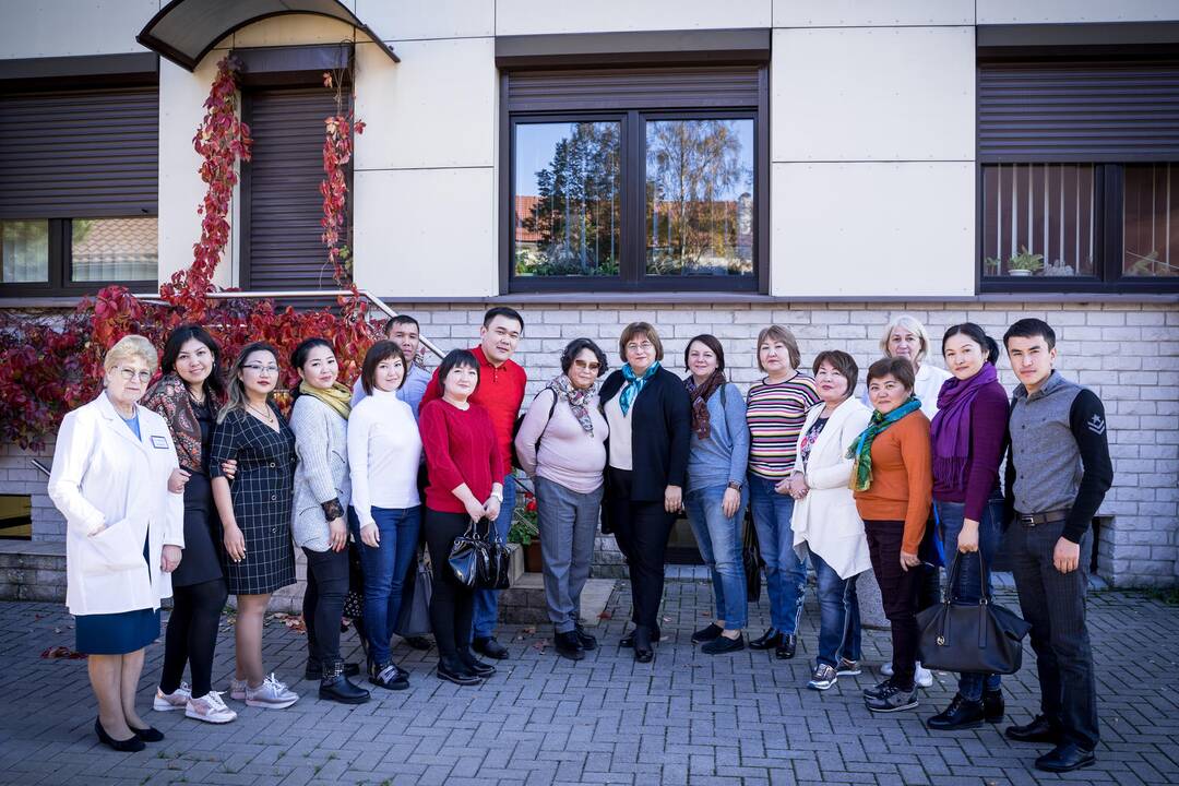 Šiomis dienomis Klaipėdos medicininėje slaugos ligoninėje lankėsi 16 kazachų medikų, kurie domėjosi įstaigos veikla, įranga, gydytojų ir slaugos personalo darbu, nes tokio pat modelio gydymo įstaigą jie norėtų įkurti ir savo šalyje.