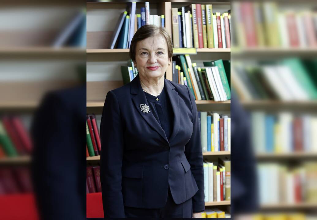 Įvertino: I.Kanto viešosios bibliotekos direktorei B.Lauciuvienei Vasario 16-osios proga Prezidentas įteiks ordino „Už nuopelnus Lietuvai“ Riterio kryžių.