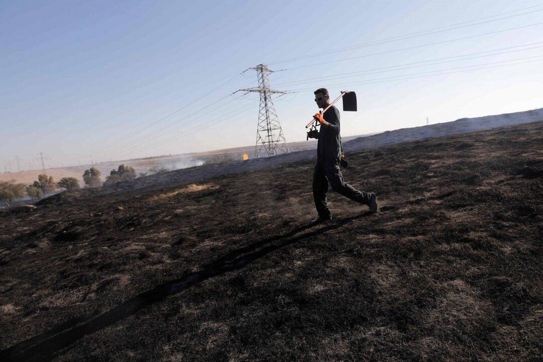 Izraelis dėl padegamųjų balionų sustabdė kuro tiekimą į Gazos Ruožą