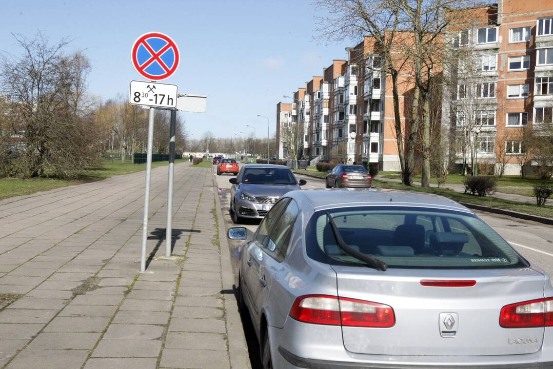 Nusivylimas: per karantiną išryškėjus automobilių aikštelių mieste trūkumui, klaipėdiečiai ne savo valia buvo priversti pažeidinėti Kelių eismo taisykles ir už tai buvo nubausti piniginėmis baudomis.