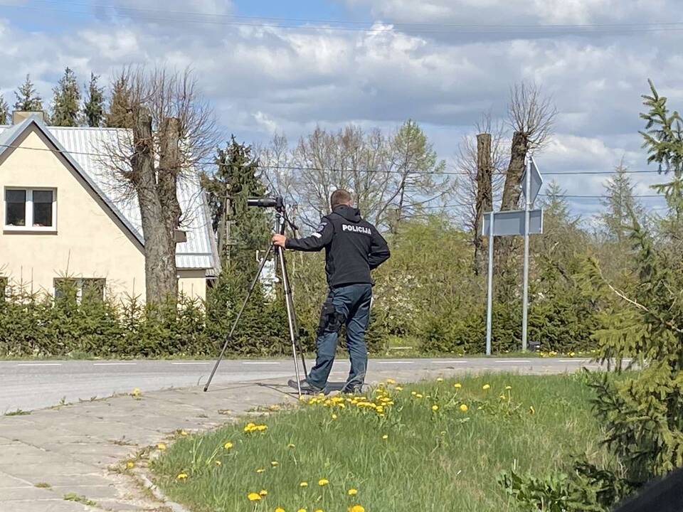 Pagalba: Klaipėdos apskrities policininkai nuo pavasario kai kuriuos vairuotojų pažeidimus fiksuoja brangia fototechnika.