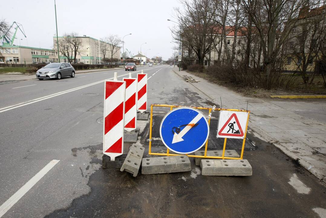 Sutvarkė: įlūžus senai dujotiekio kamerai, teko užtverti dalį Naujosios Uosto gatvės.