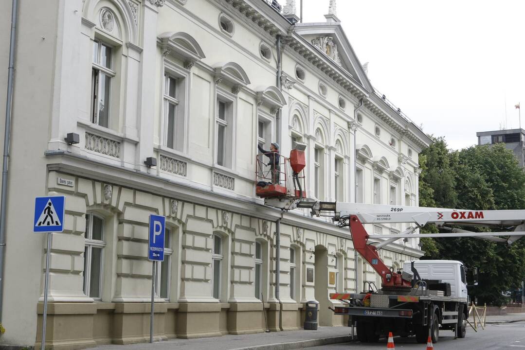 Atlaisvino: beveik prieš mėnesį iš rotušės pastato Danės gatvėje išsikėlė Klaipėdos prekybos, pramonės ir amatų rūmų administracija, jos turėtos patalpos iki šiol tuščios.