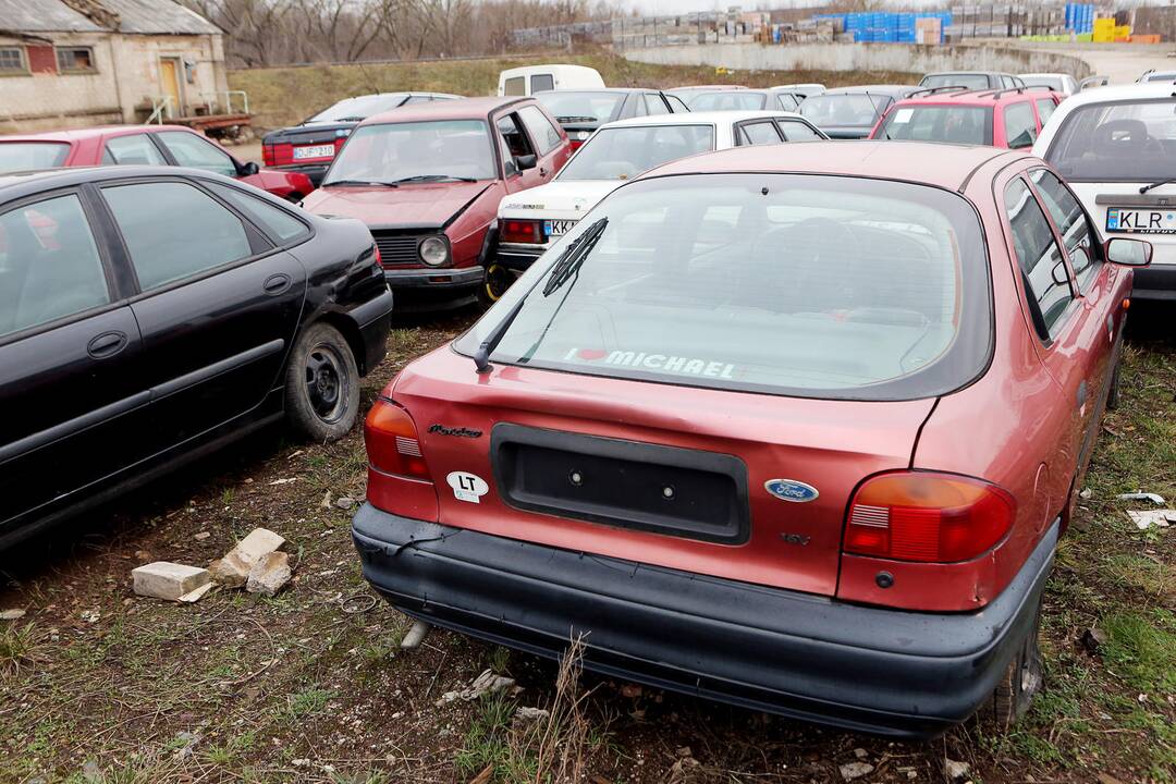 Taikinys: naudotus automobilius remontuojantys meistrai kartais naudoja ir vogtas detales.